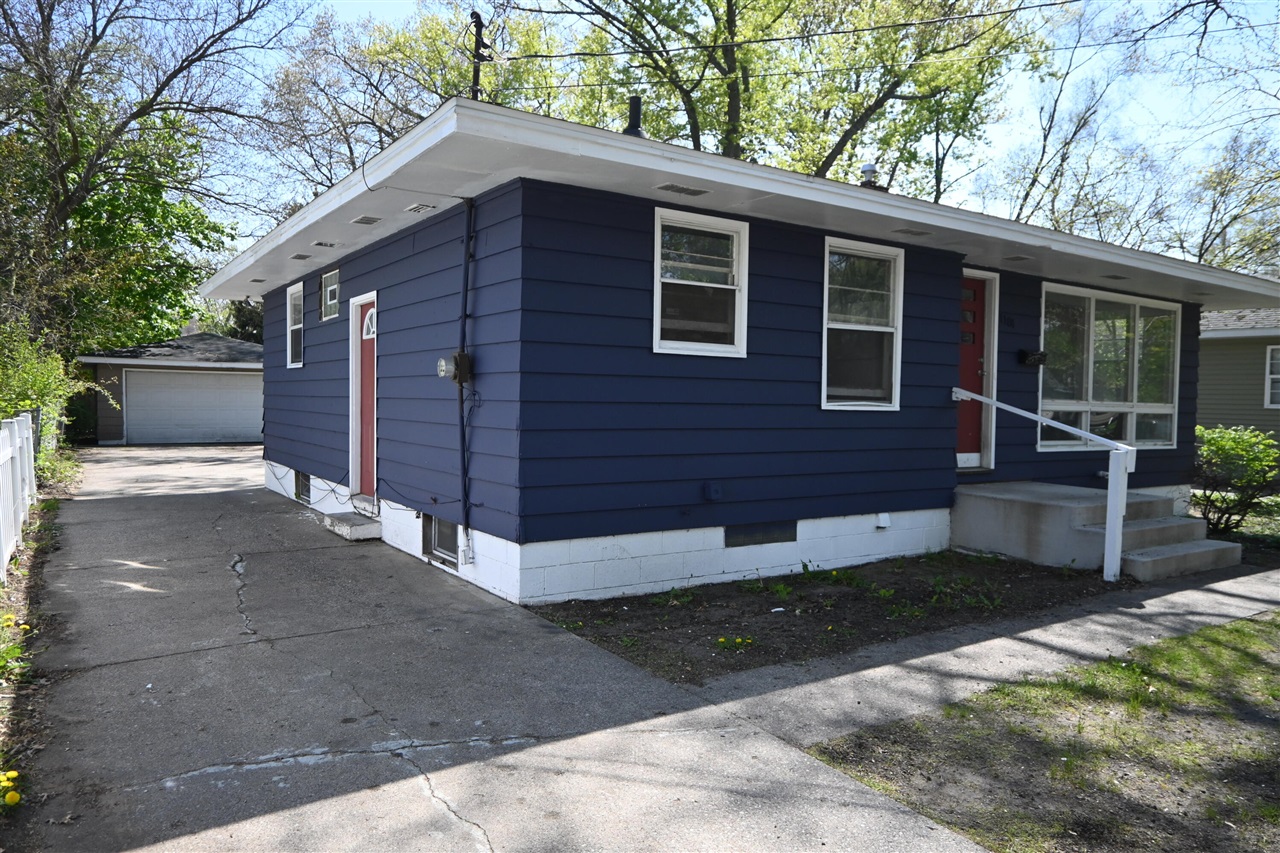 1181 Allen Avenue, Muskegon, MI, 49442-3704