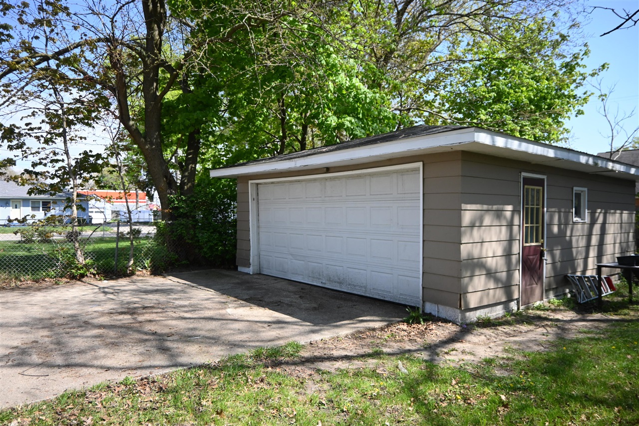 1181 Allen Avenue, Muskegon, MI, 49442-3704