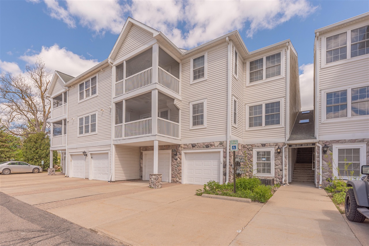 2211 S Main Street, Ann Arbor, MI, 48103-5830