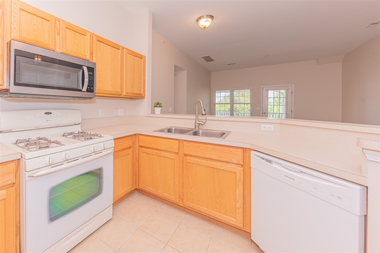 2211 S Main Street, Ann Arbor, MI, 48103-5830
