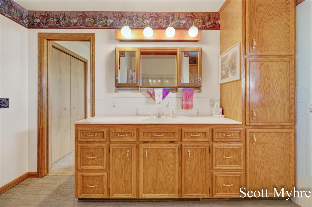 2250 Barry Street, Hudsonville, MI, 49426-9448