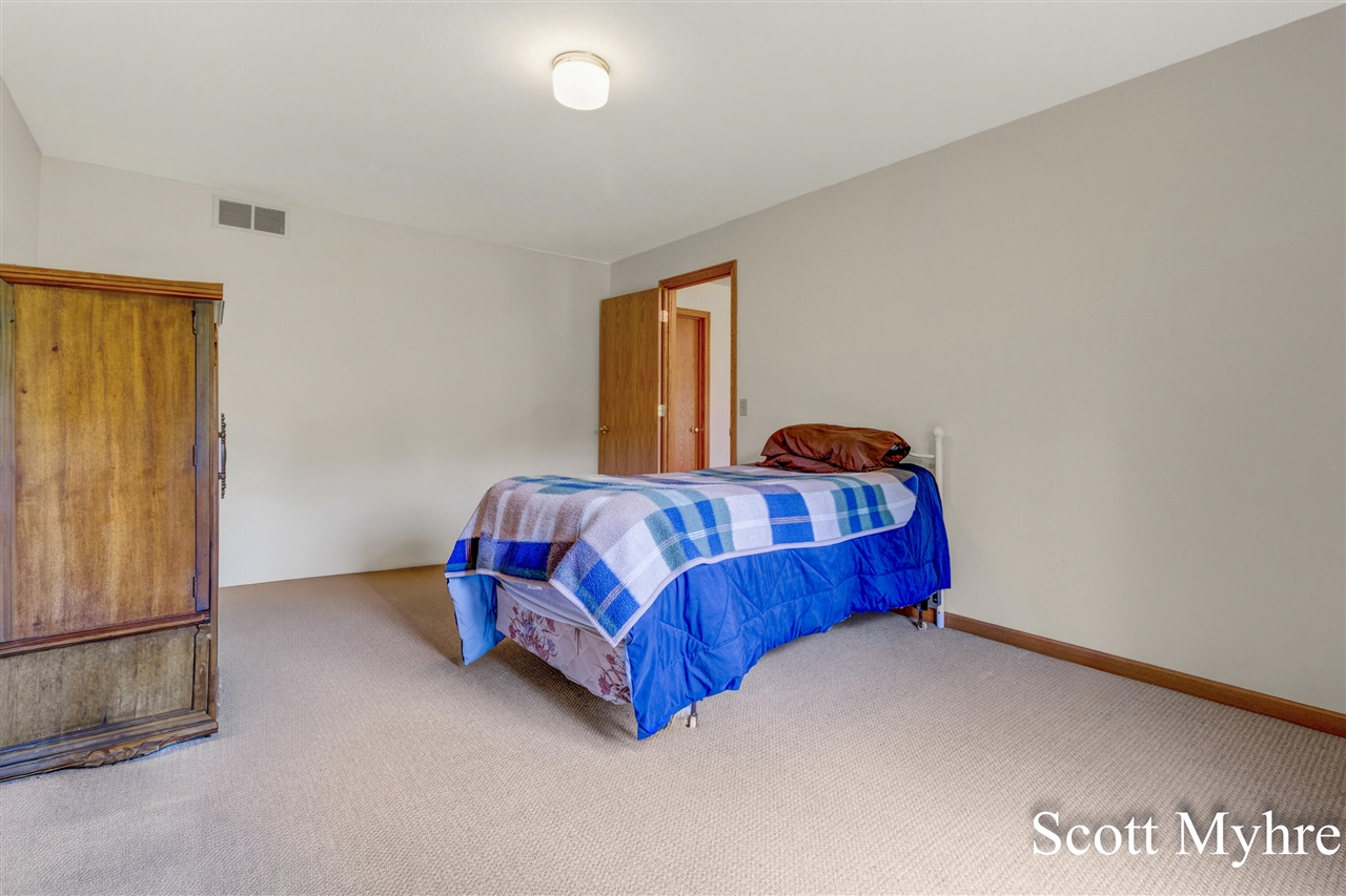 2250 Barry Street, Hudsonville, MI, 49426-9448