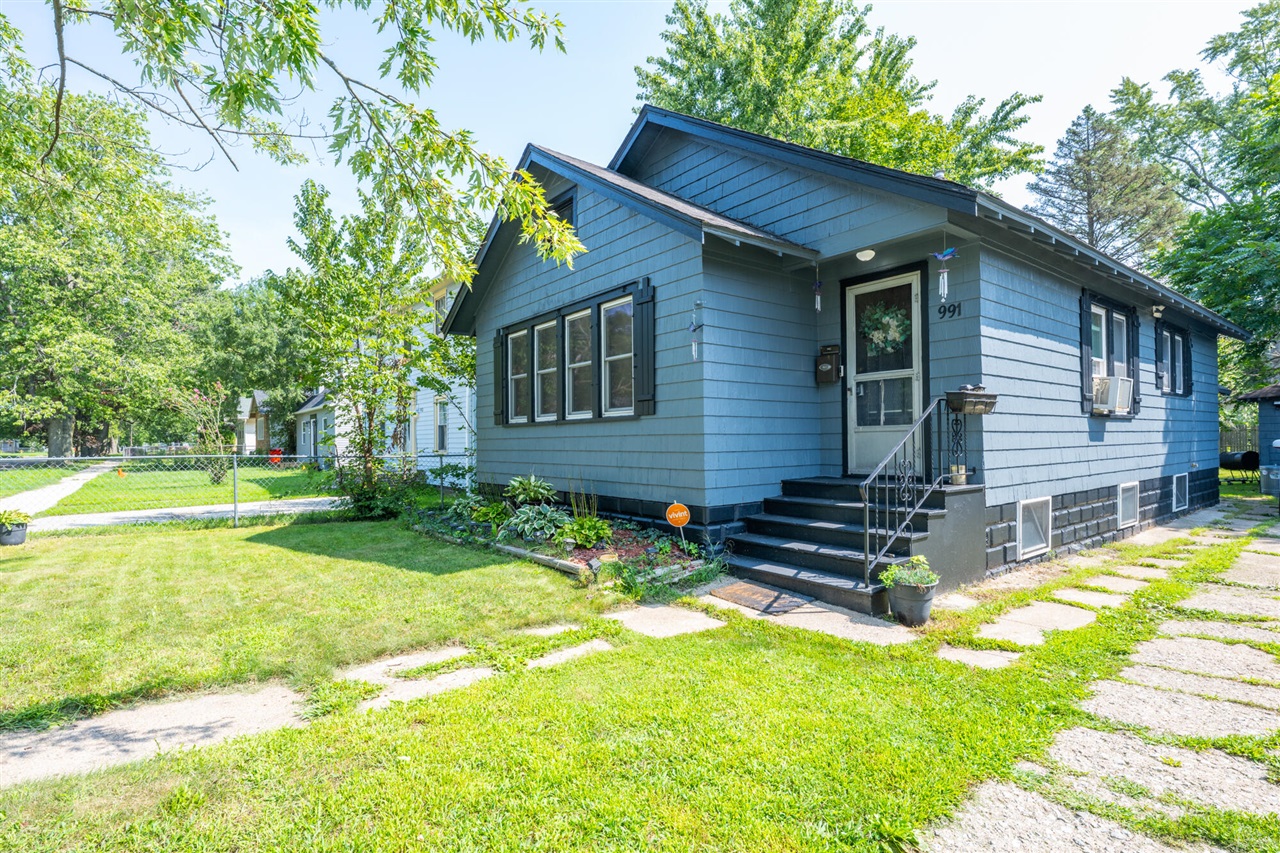 1st image of 991 Ogden Ave, Benton Harbor, MI 49022 | MLS# 70530923