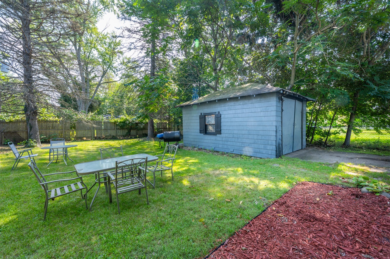 13th image of 991 Ogden Ave, Benton Harbor, MI 49022 | MLS# 70530923