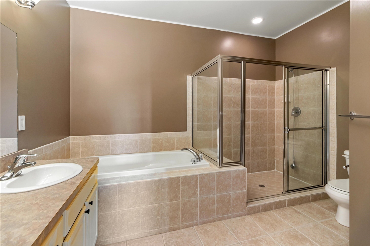 48551 Oak Bridge Drive, Canton, MI, 48188-7913