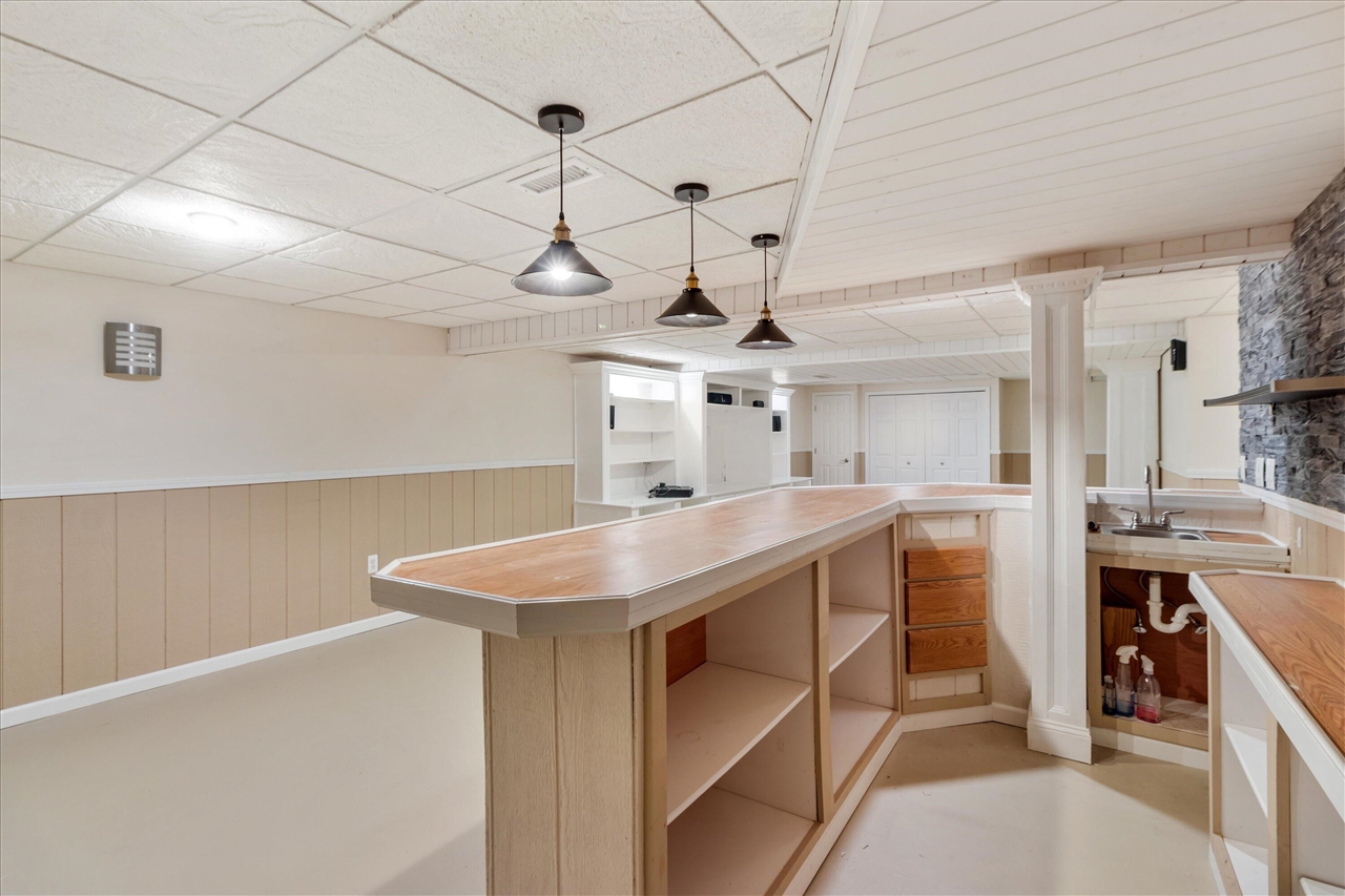 48551 Oak Bridge Drive, Canton, MI, 48188-7913