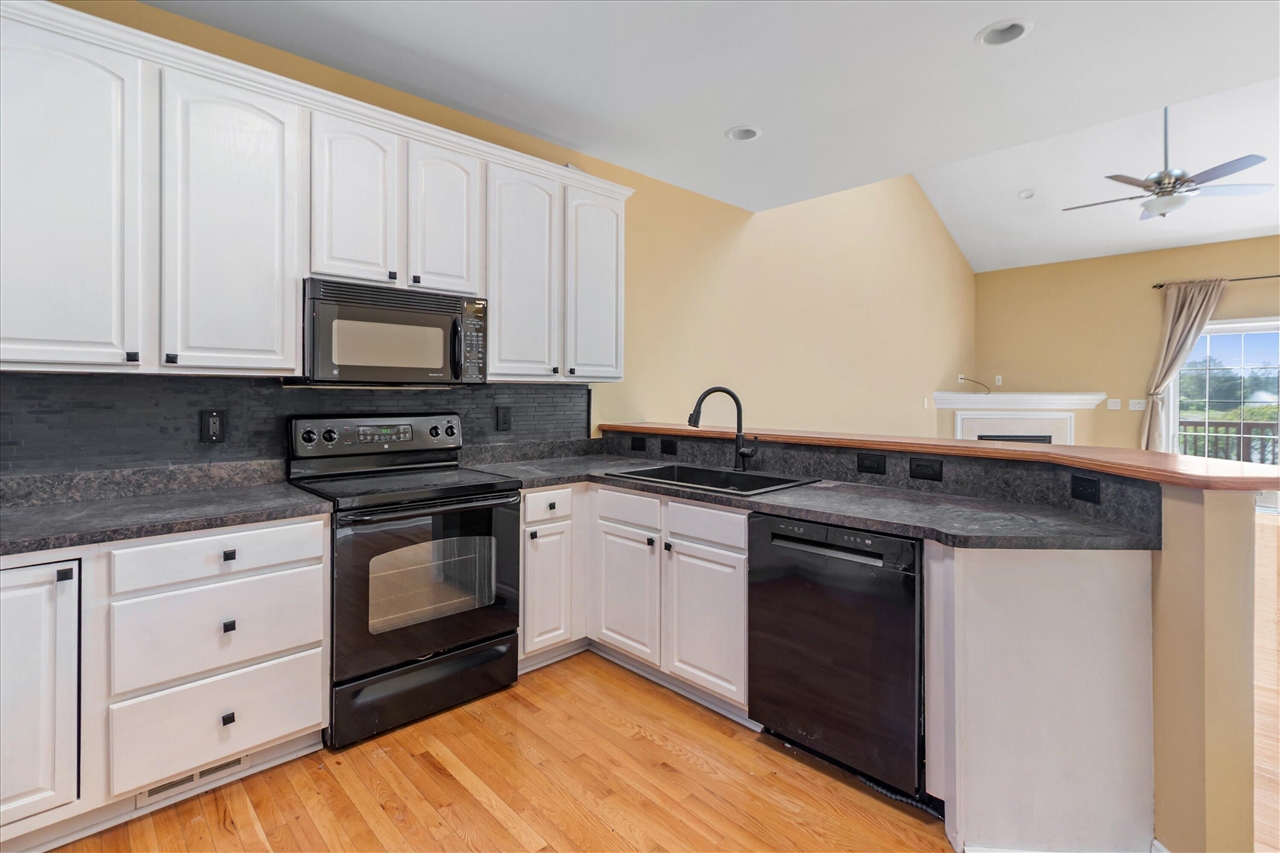 48551 Oak Bridge Drive, Canton, MI, 48188-7913