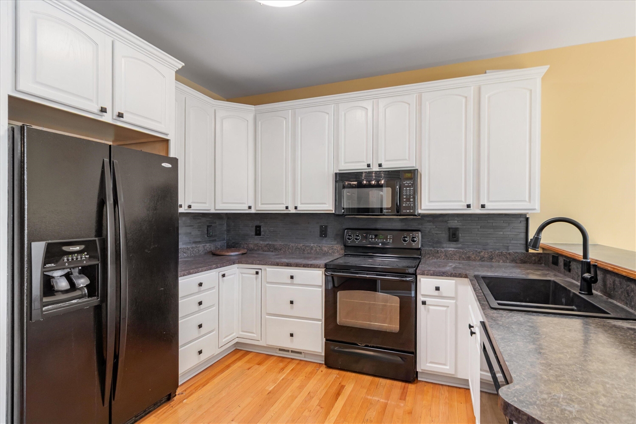48551 Oak Bridge Drive, Canton, MI, 48188-7913