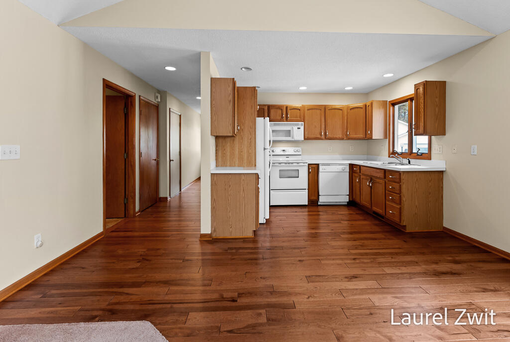 17020 Grandview Drive, Spring Lake, MI, 49456-9181