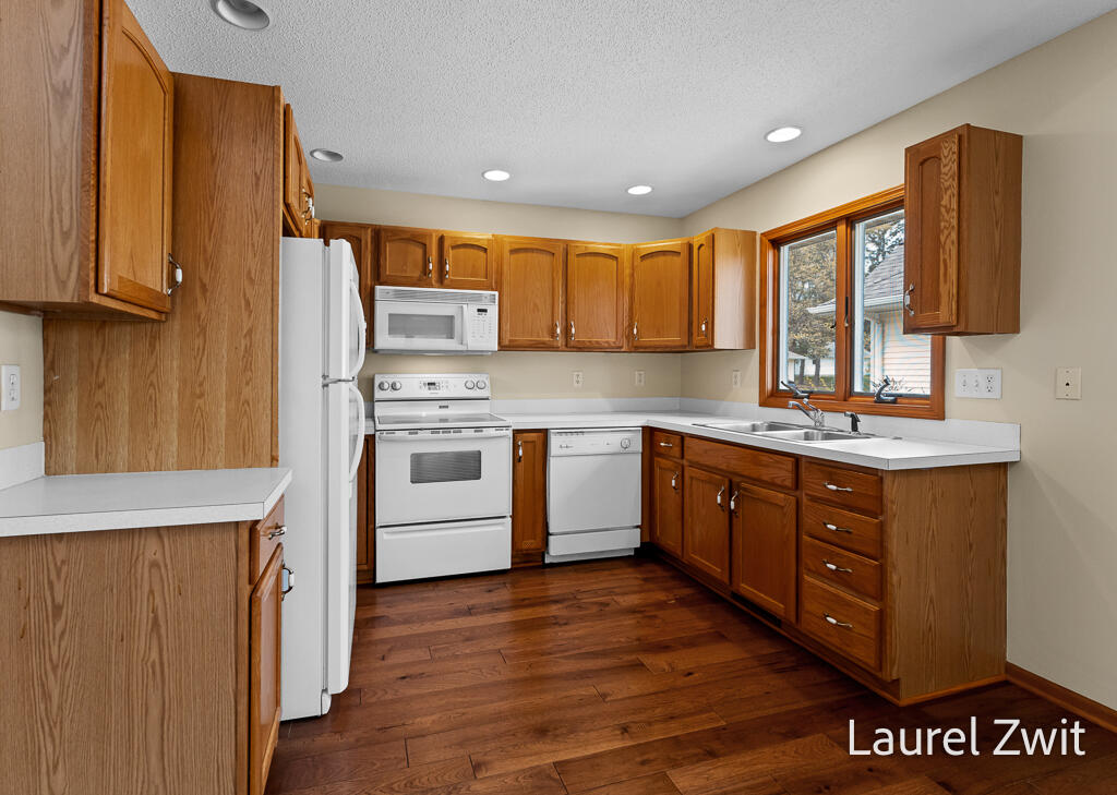 17020 Grandview Drive, Spring Lake, MI, 49456-9181