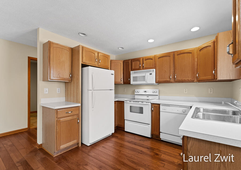 17020 Grandview Drive, Spring Lake, MI, 49456-9181