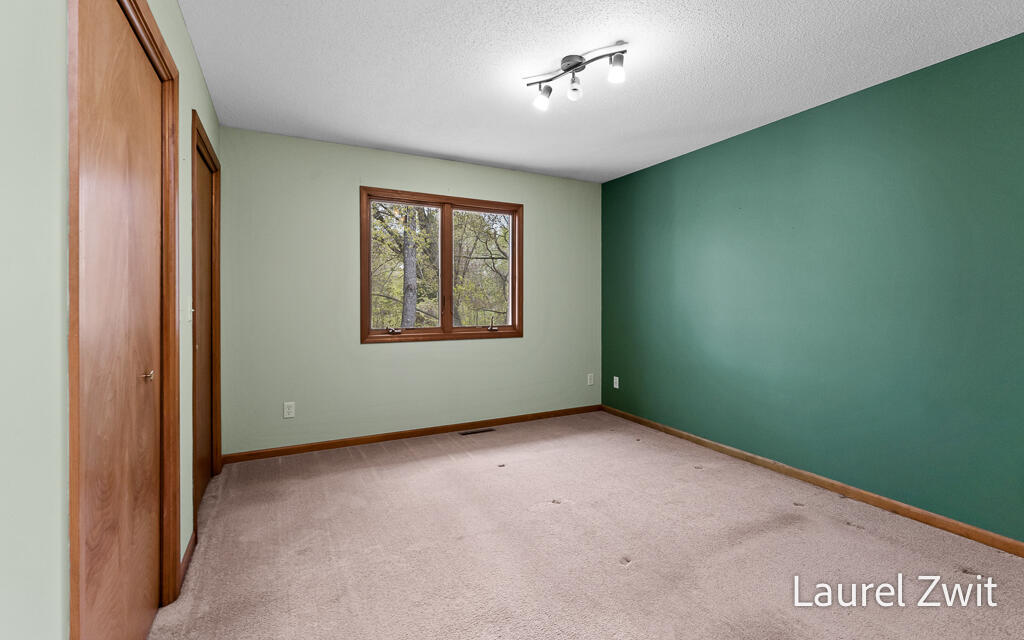 17020 Grandview Drive, Spring Lake, MI, 49456-9181