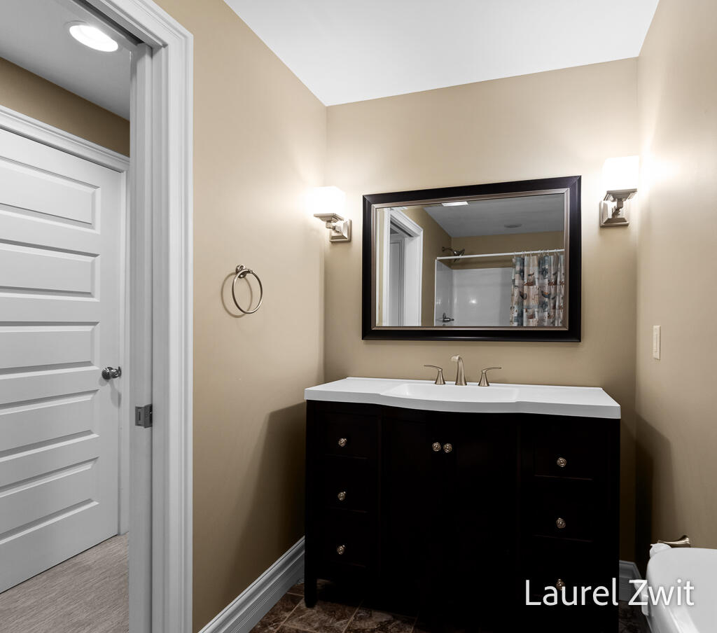 17020 Grandview Drive, Spring Lake, MI, 49456-9181