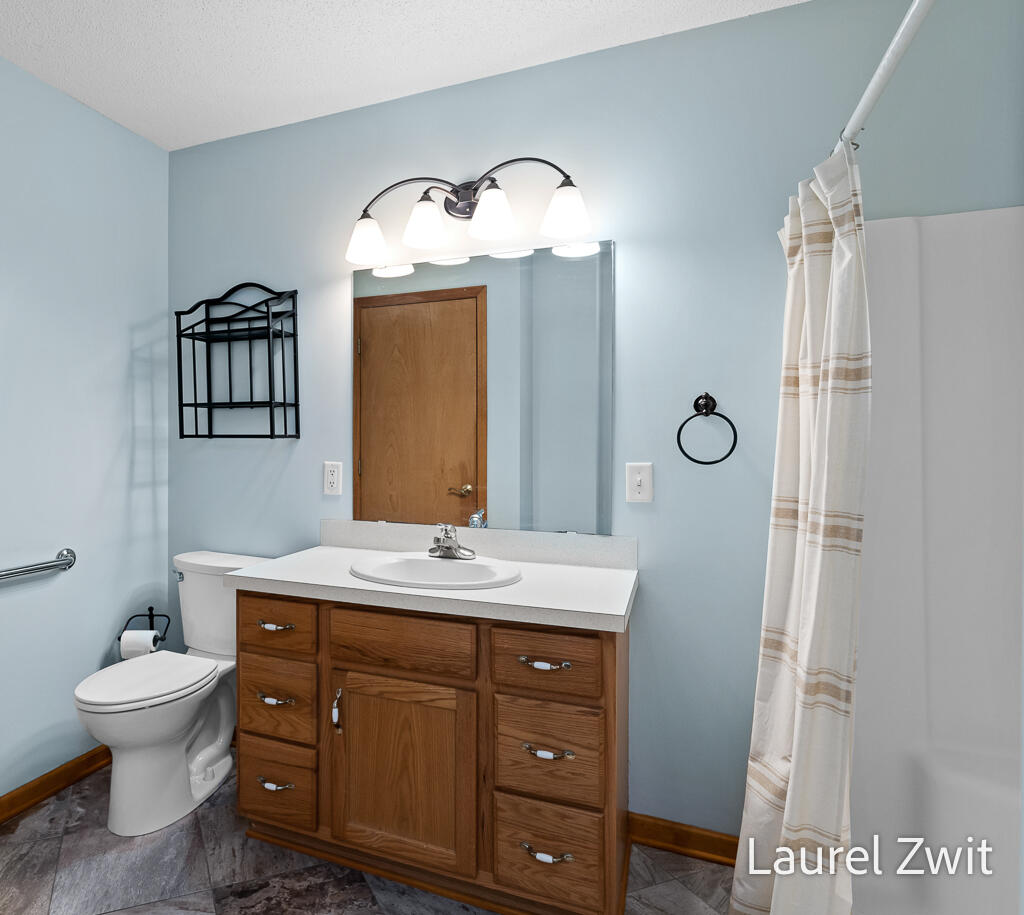 17020 Grandview Drive, Spring Lake, MI, 49456-9181