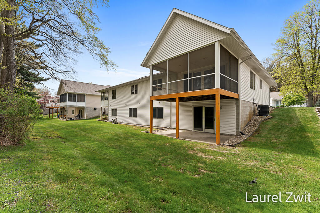 17020 Grandview Drive, Spring Lake, MI, 49456-9181