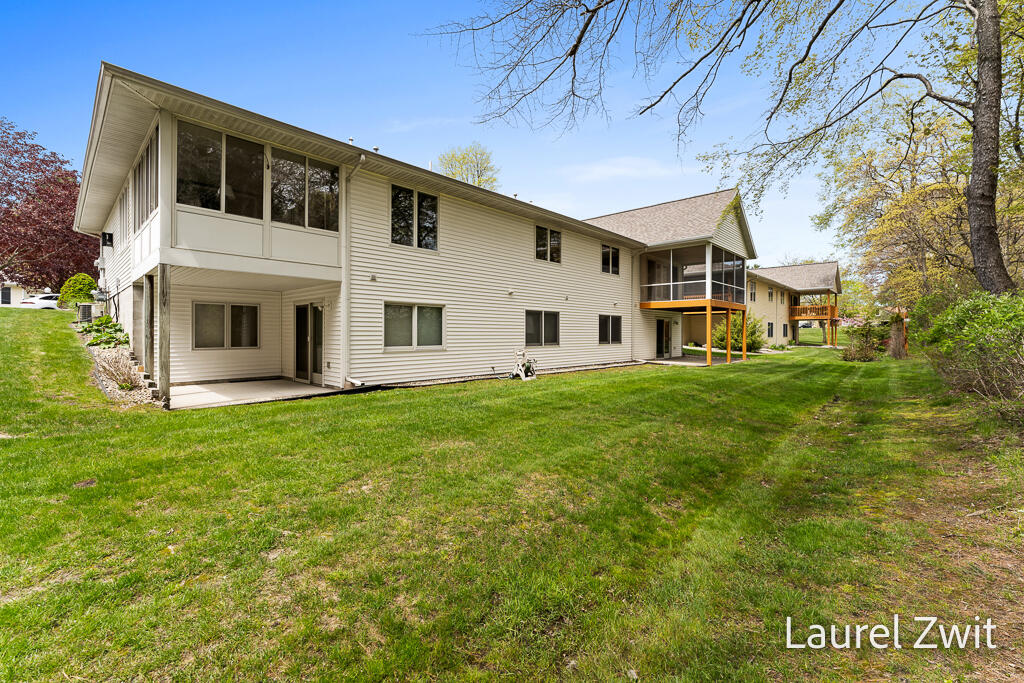 17020 Grandview Drive, Spring Lake, MI, 49456-9181