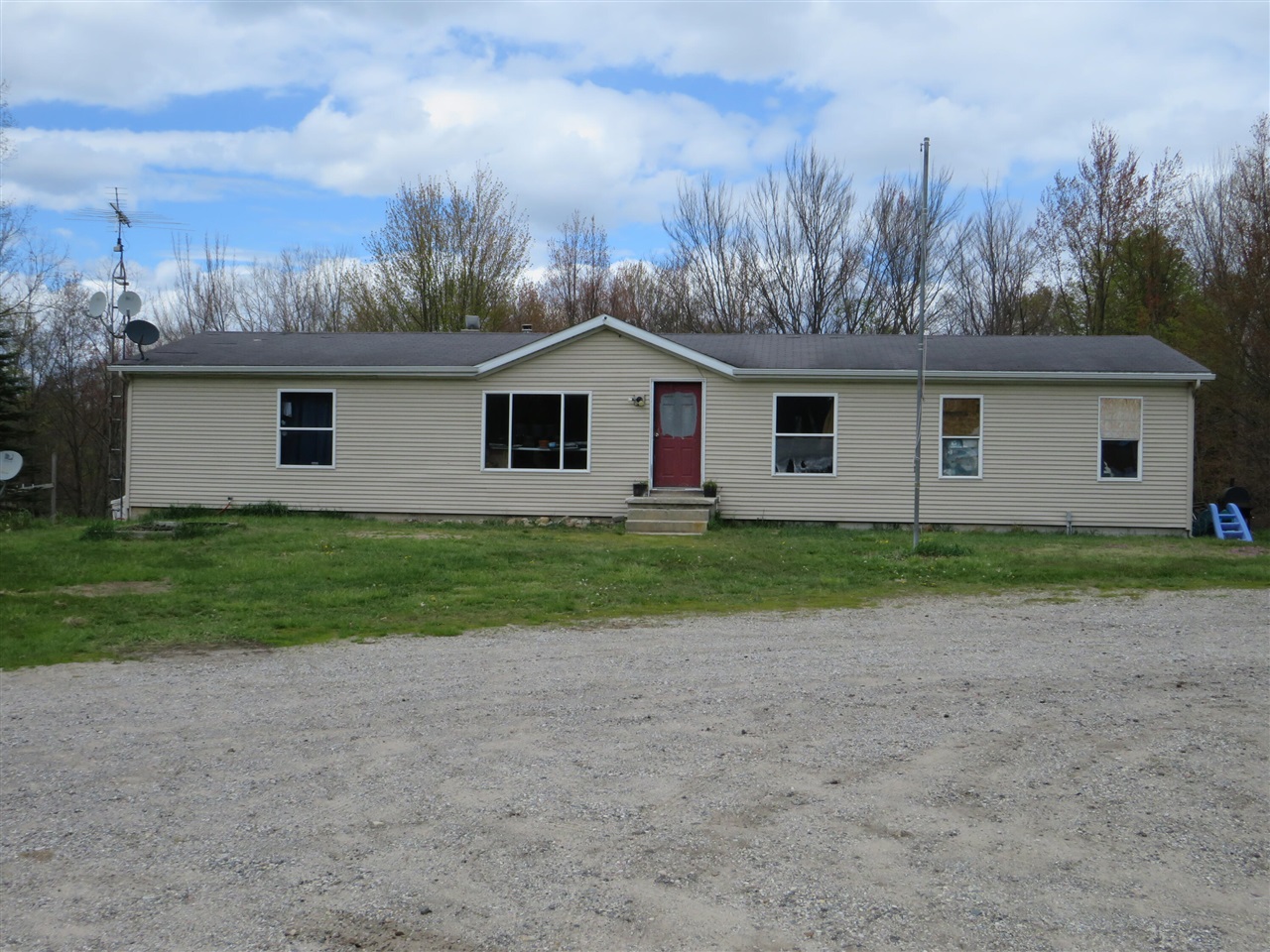 6800 170th Avenue, Stanwood, MI, 49346-8934