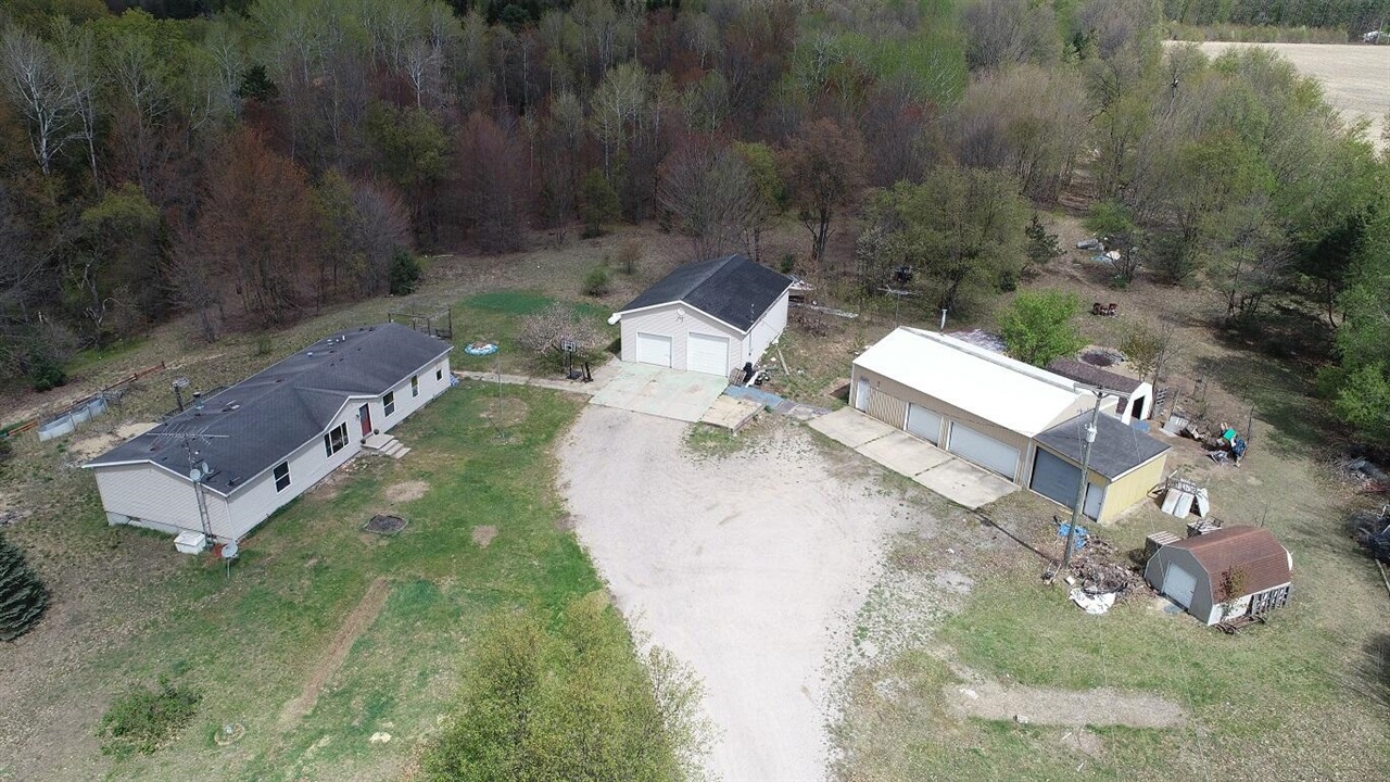 6800 170th Avenue, Stanwood, MI, 49346-8934