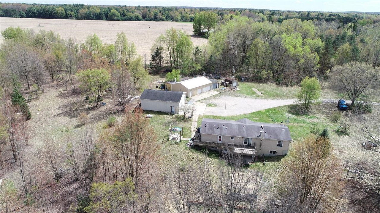 6800 170th Avenue, Stanwood, MI, 49346-8934