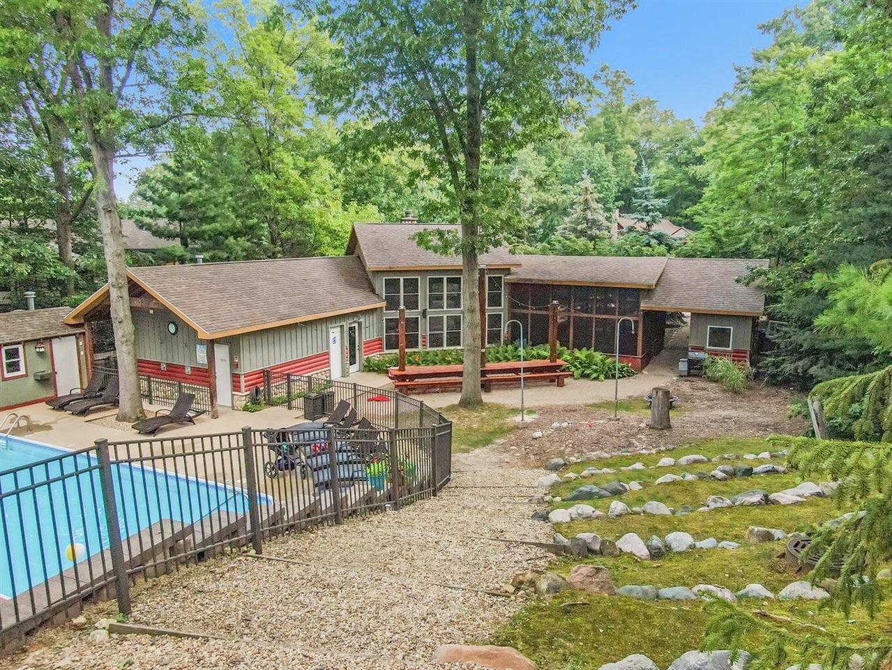 2nd image of 816 E Indiana St, New Buffalo, MI 49117 | MLS# 70531453