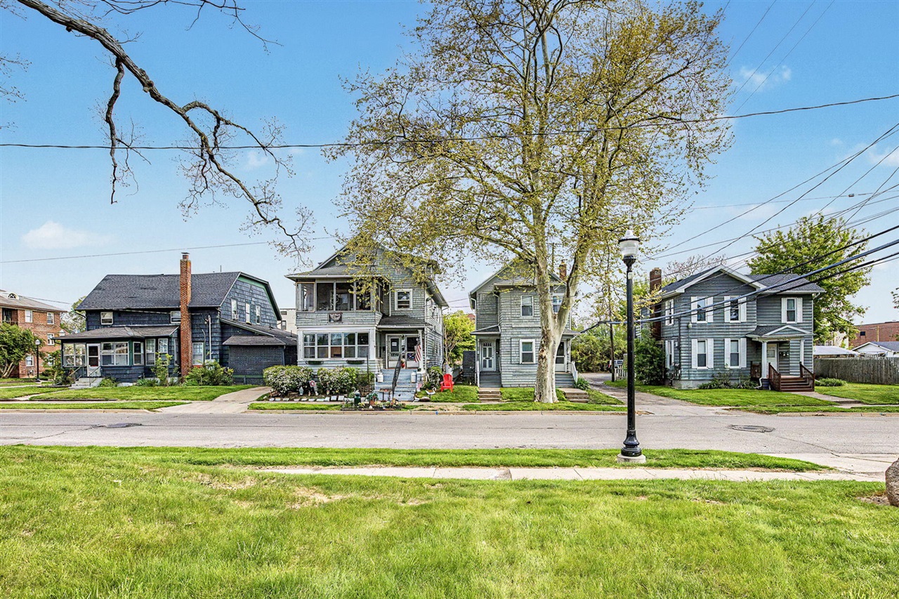 1st image of 334 W Wesley St, Jackson, MI 49201 | MLS# 70531627