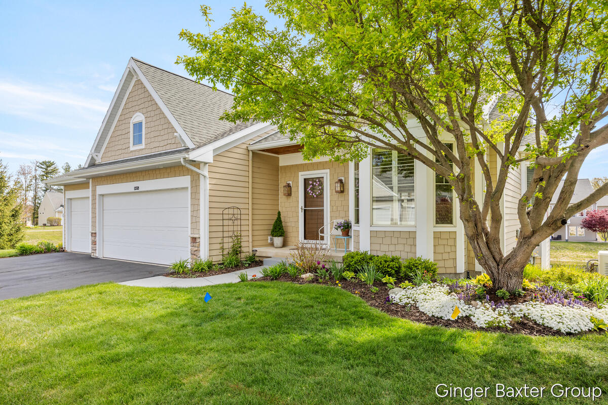 3rd image of 12519 Retreat Dr, Grand Haven, MI 49417