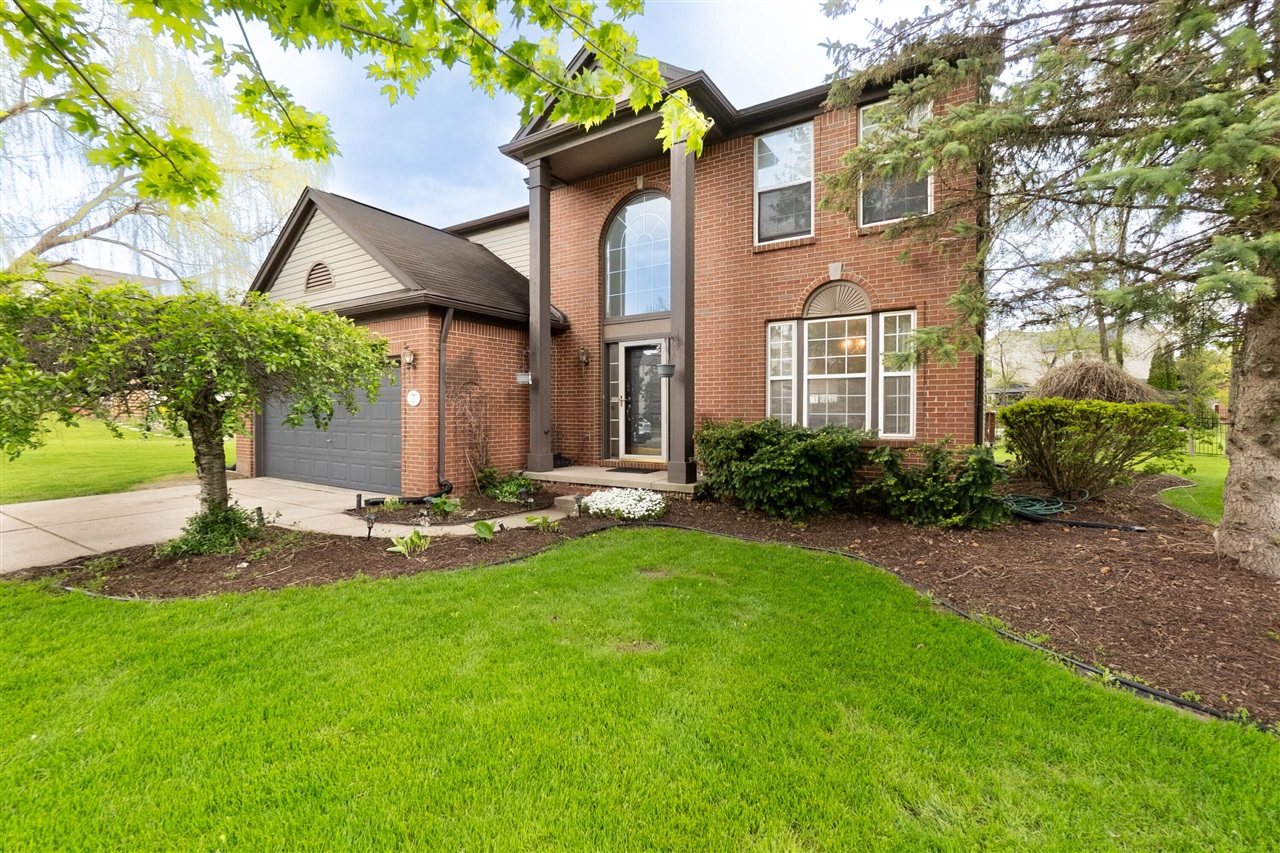 1st image of 399 Quail Ridge Ct, Waterford, MI 48327 | MLS# 70531793