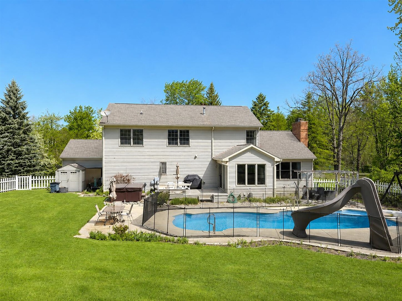 Homes for sale in Okemos, MI | 1251 Sweetwood Dr, Okemos, MI 48864 | MLS# 70531847