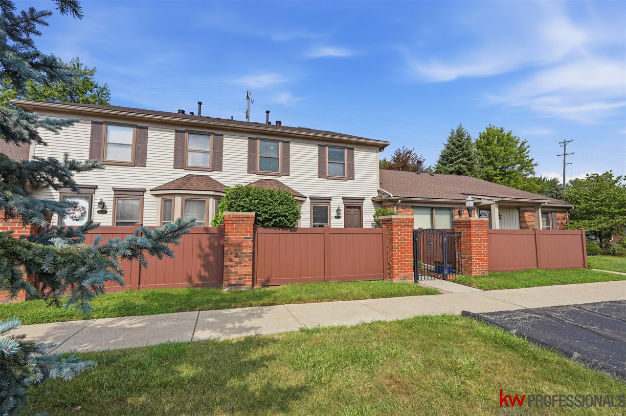 3rd image of 41379 Southwind Dr, Canton, MI 48188 | MLS# 70532053