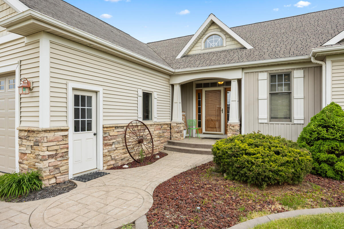 Photo 3 of Single family home for sale at 1815 Planters Row Dr, Byron Center, MI 49315 | MLS# 70532122 | Listing updated on 2026-10-05