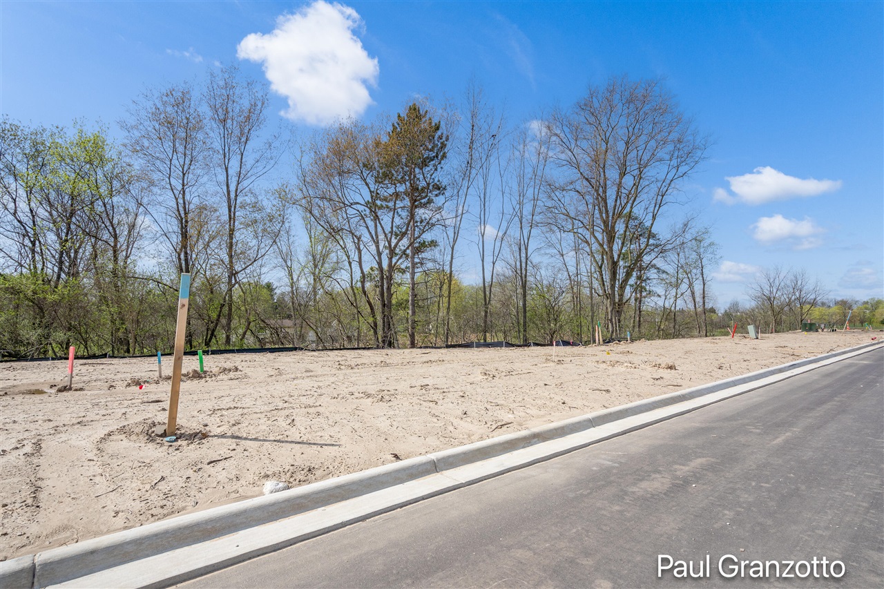 2nd image of 3060 Arbor Creek Ave, Grand Rapids, MI 49512 | MLS# 70532176