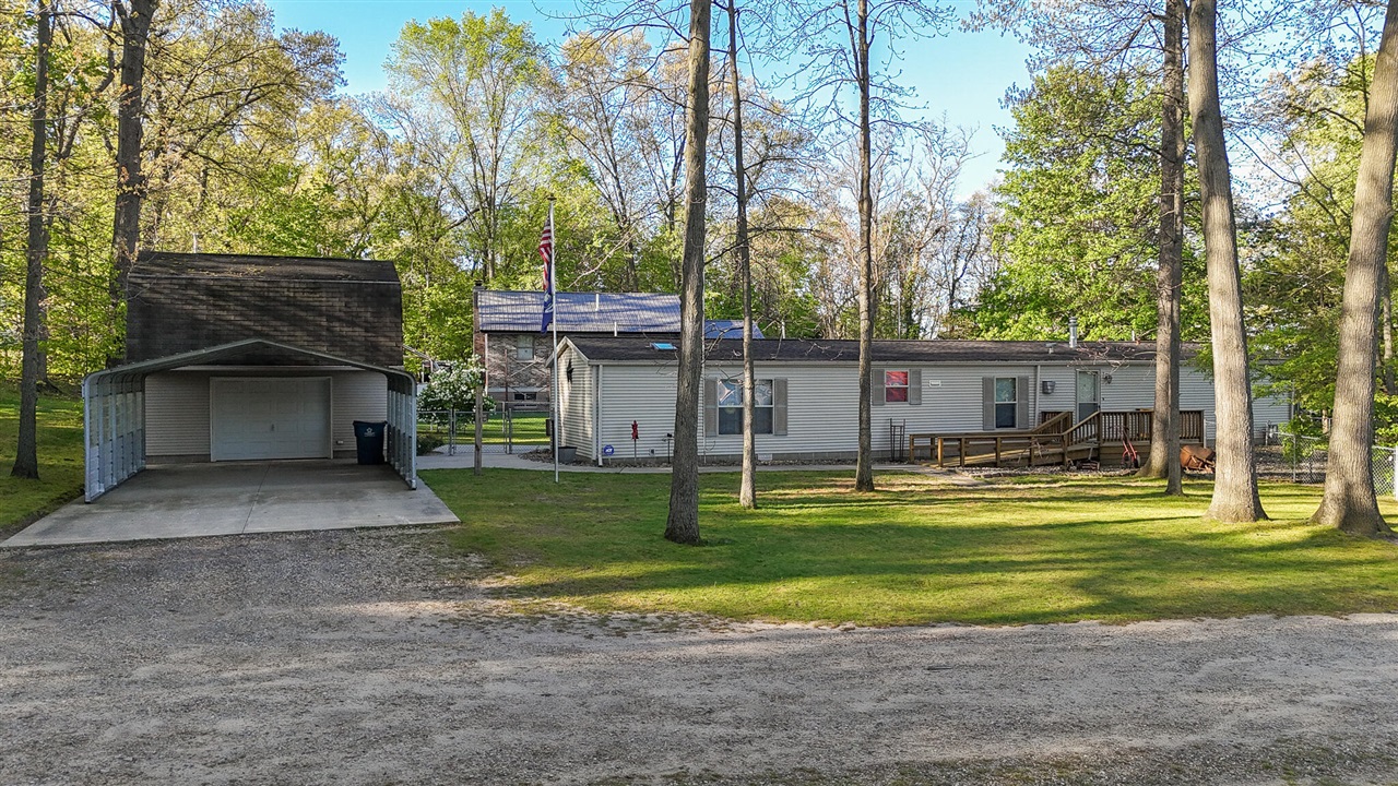 1st image of 24599 Linden St, Dowagiac, MI 49047 | MLS# 70532360