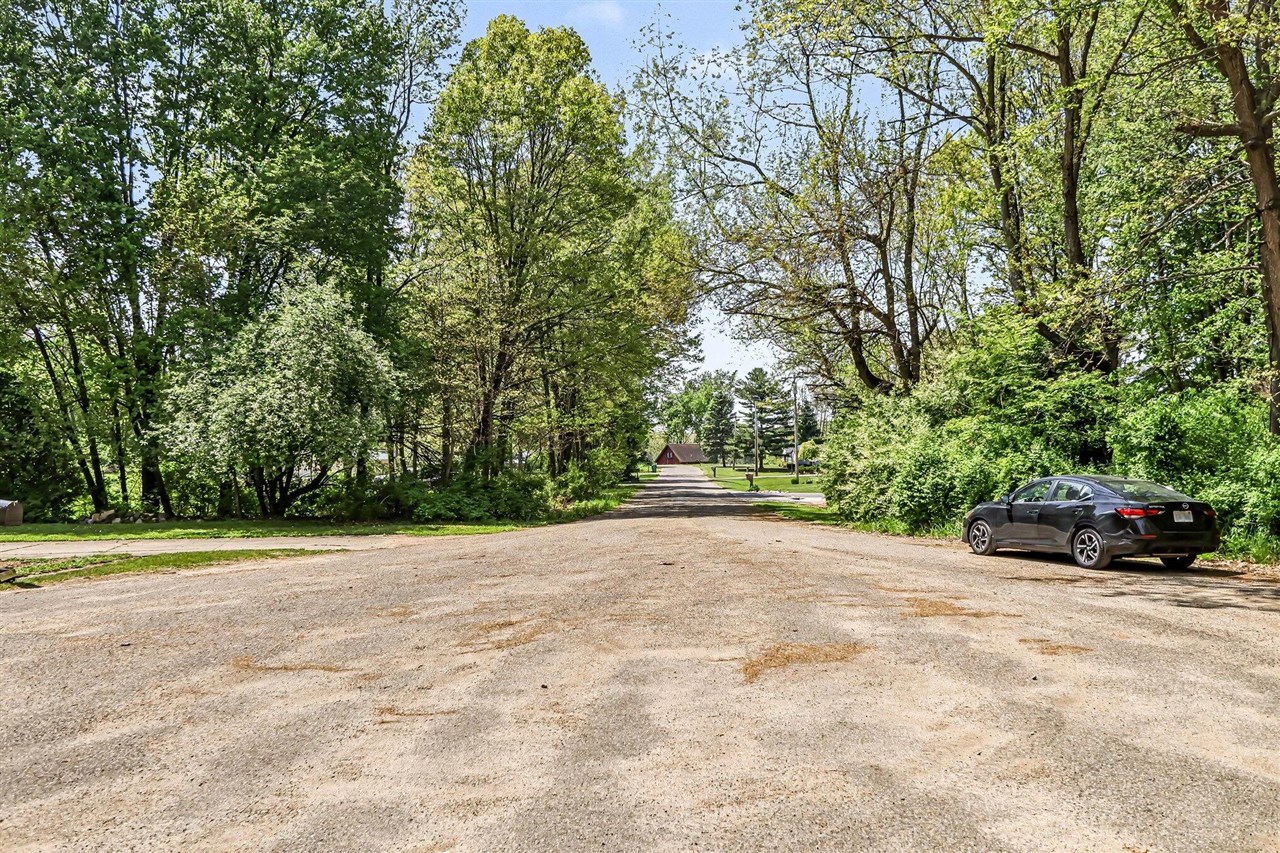 5th image of 67544 Thunderbird Dr, Sturgis, MI 49091 | MLS# 70532734