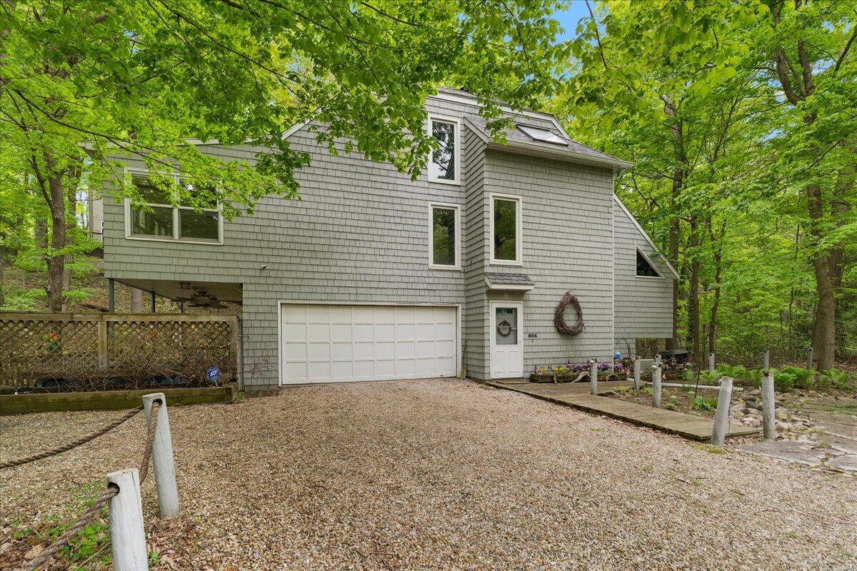 1st image of 604 Pine Ln, Sawyer, MI 49125 | MLS# 70532863