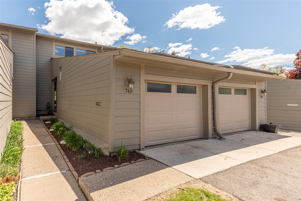 Homes for sale in Ann Arbor, MI | 740 Peninsula Court, Ann Arbor, MI 48105 | MLS# 70533026