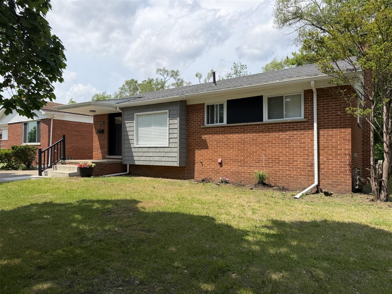 2nd image of 8026 Pembroke Ave, Detroit, MI 48221 | MLS# 70533540