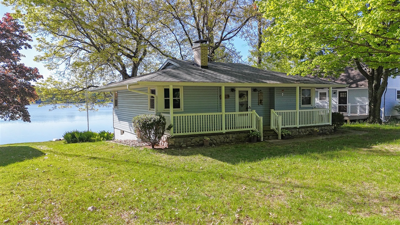 1st image of 60779 W Oak Dr, Decatur, MI 49045 | MLS# 70533588