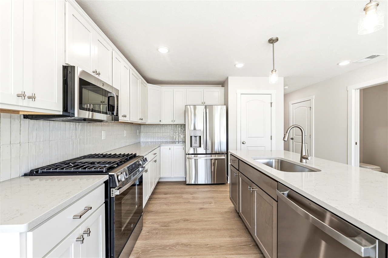 3rd image of 914 Indiana Ave, South Haven, MI 49090