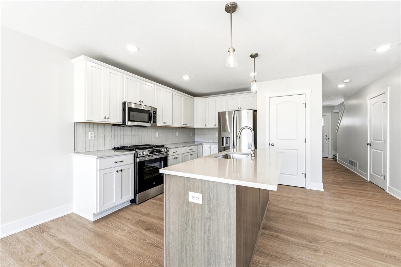 5th image of 914 Indiana Ave, South Haven, MI 49090