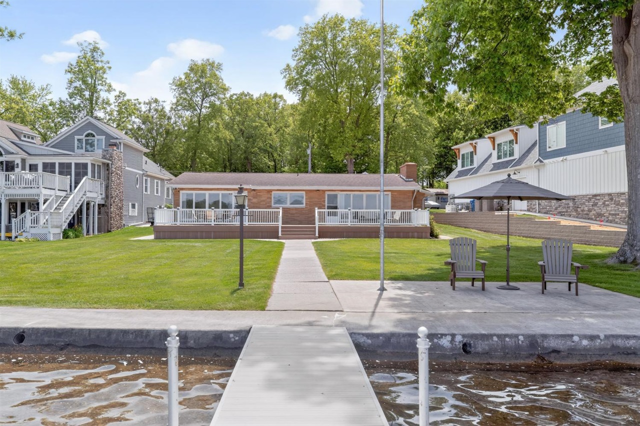 3rd image of 20518 Diamond Shores Dr, Cassopolis, MI 49031 | MLS# 70533925