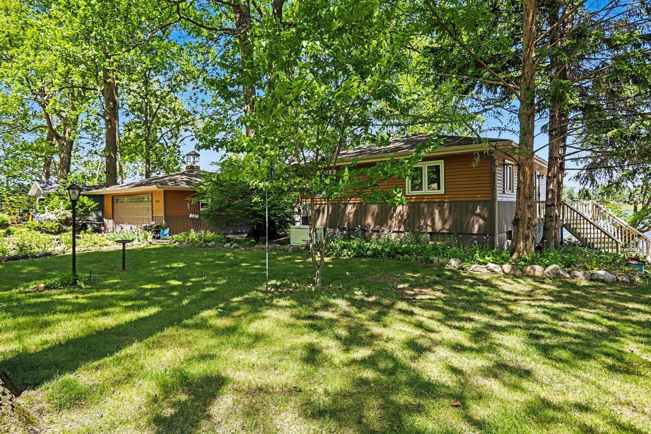 Homes for sale in Colon, MI | 58774 Lakeshore Dr, Colon, MI 49040 | MLS# 70533970