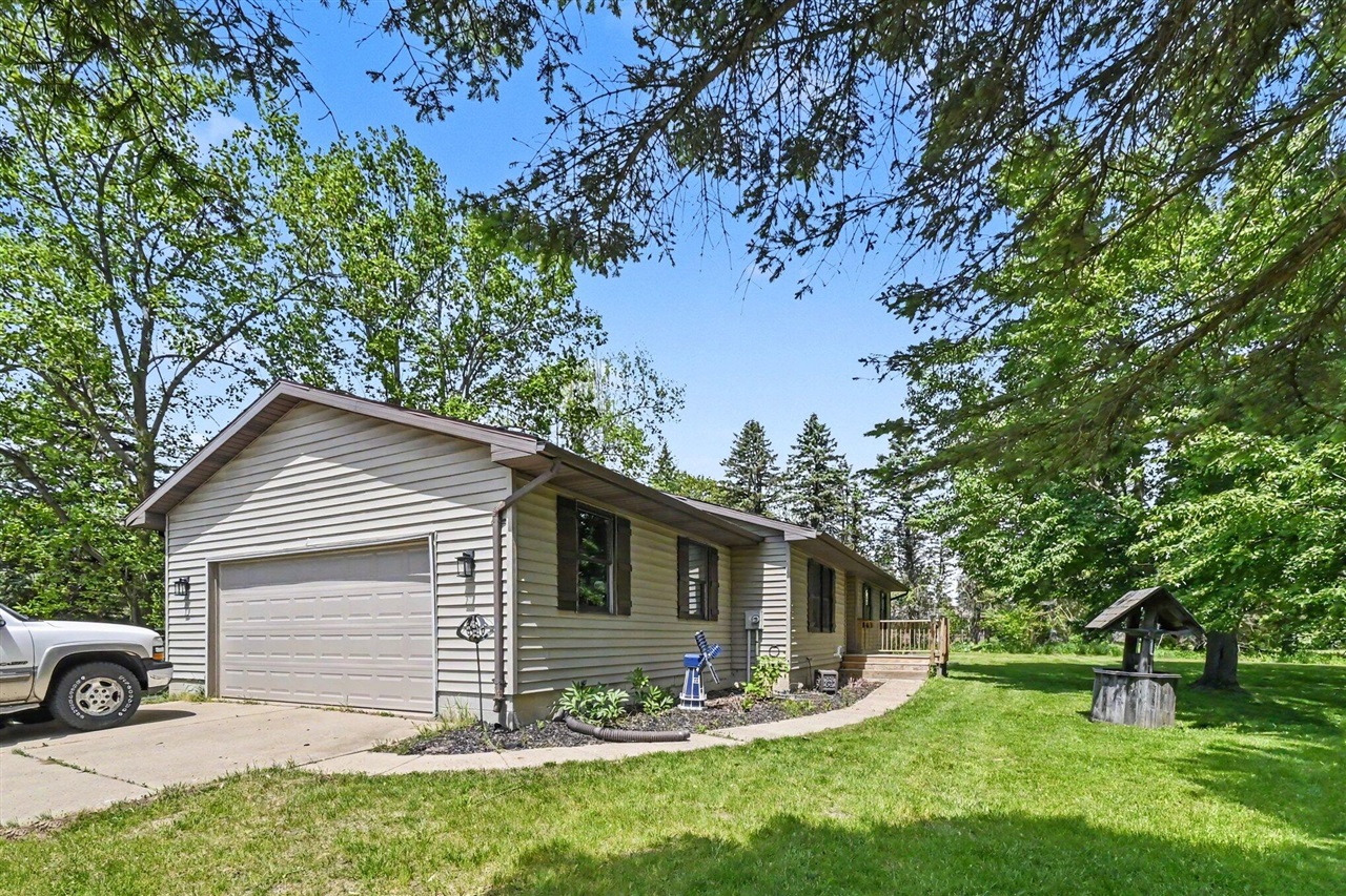 Homes for sale in Eaton Rapids, MI | 1691 N Michigan Rd, Eaton Rapids, MI 48827 | MLS# 70534025