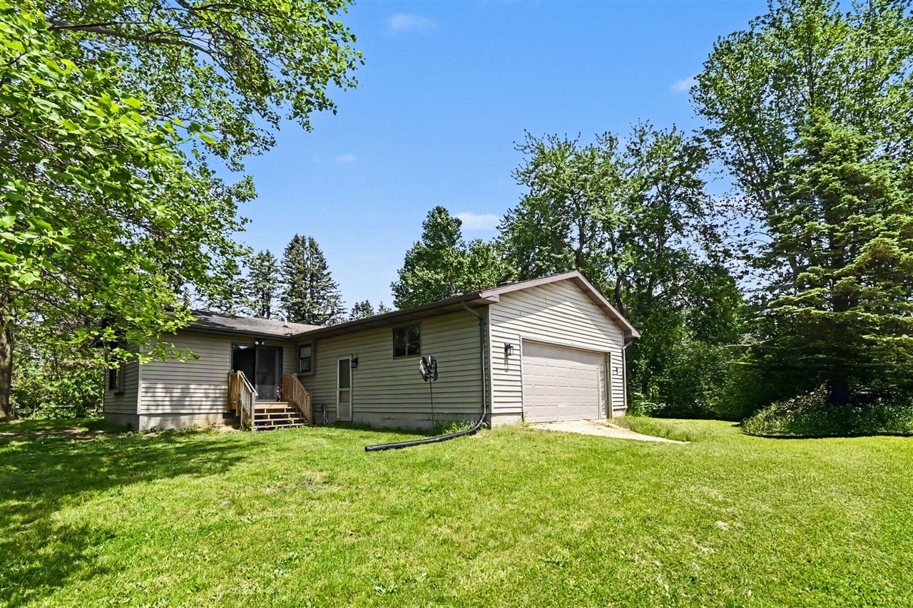 Homes for sale in Eaton Rapids, MI | 1691 N Michigan Rd, Eaton Rapids, MI 48827 | MLS# 70534025