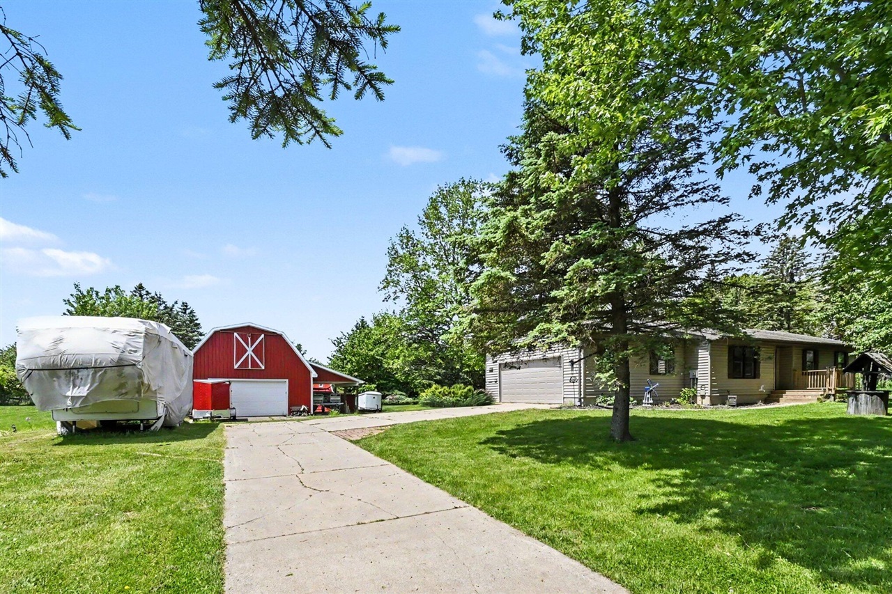 Homes for sale in Eaton Rapids, MI | 1691 N Michigan Rd, Eaton Rapids, MI 48827 | MLS# 70534025