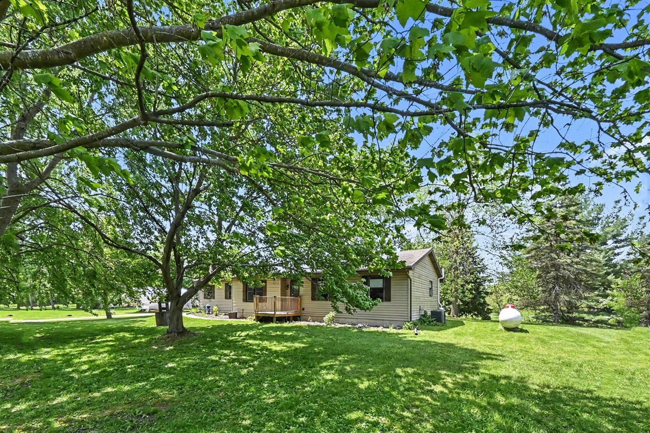 Homes for sale in Eaton Rapids, MI | 1691 N Michigan Rd, Eaton Rapids, MI 48827 | MLS# 70534025