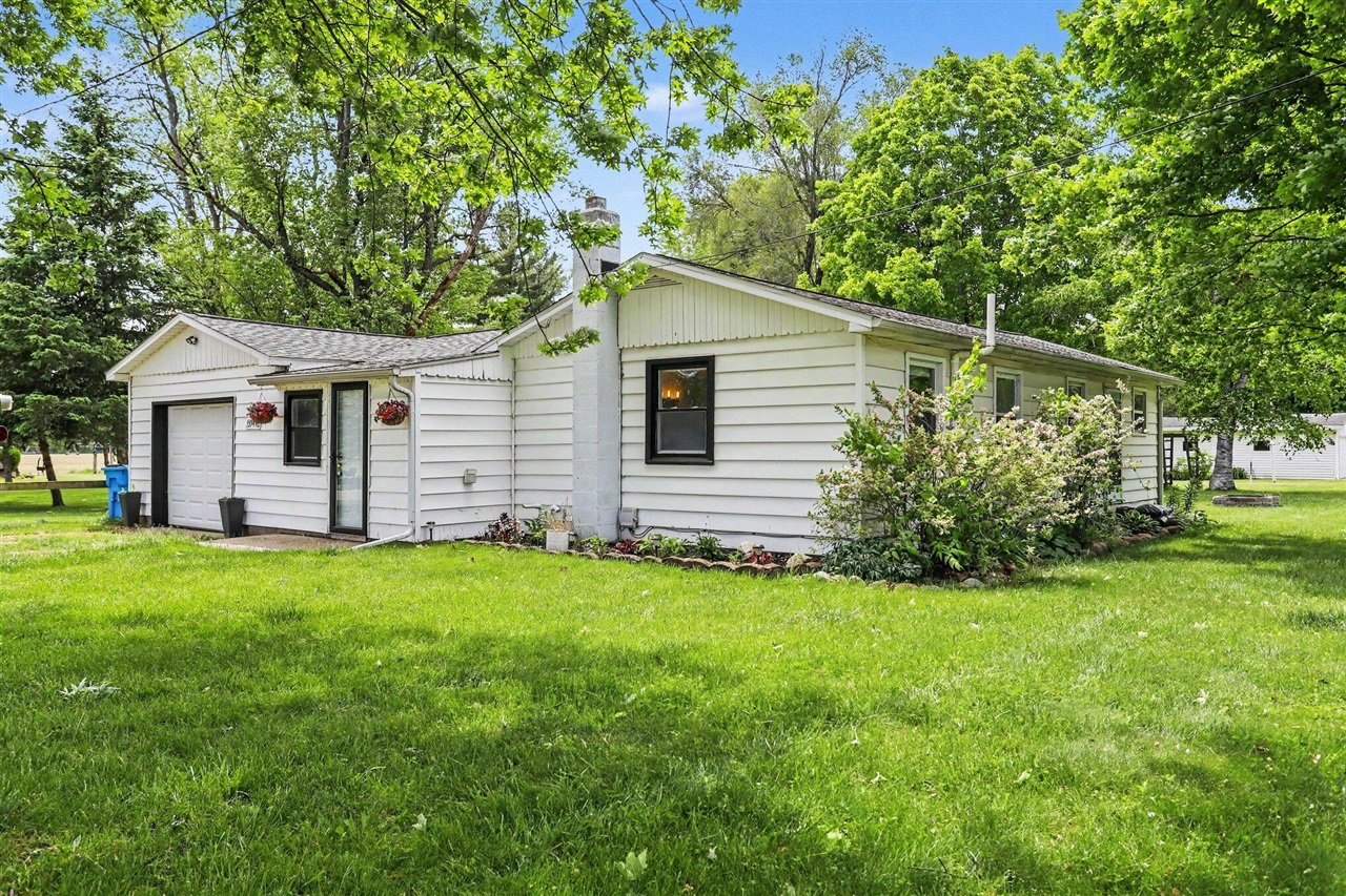 Homes for sale in Colon, MI | 59446 Manor Rd, Colon, MI 49040 | MLS# 70534145