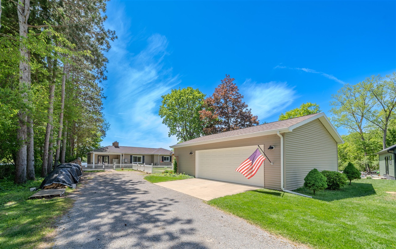 Homes for sale in Cement City, MI | 12569 S Crystal Lake Dr, Cement City, MI 49233 | MLS# 70534197