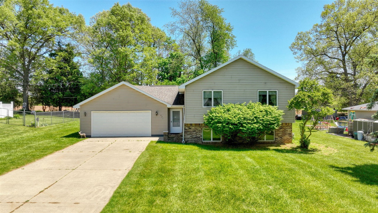 Homes for sale in Jonesville, MI | 475 Greenbriar Pl, Jonesville, MI 49250 | MLS# 70534267