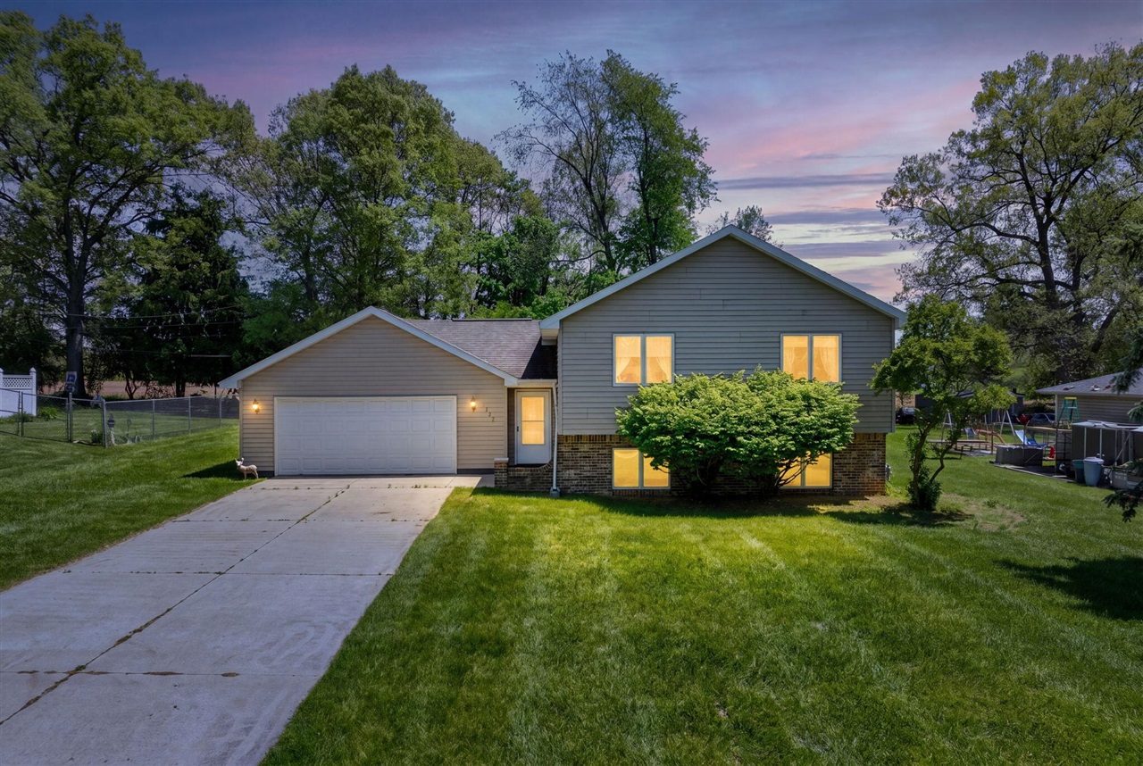 Homes for sale in Jonesville, MI | 475 Greenbriar Pl, Jonesville, MI 49250 | MLS# 70534267
