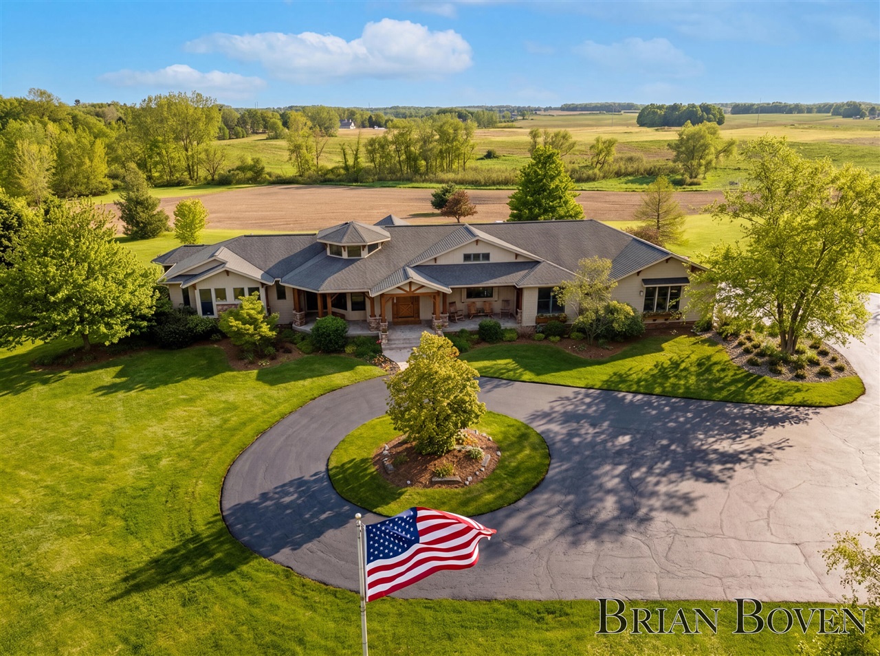 Photo 2 of Mansion for sale at 1740 7 Mile Rd, Comstock Park, MI 49321 | MLS# 70534479 | Listing updated on 2026-10-05